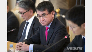 고노 日외상 “징용공 배상, 한국 정부의 책임”