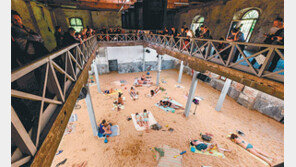 인공 해변으로 탈바꿈한 해군 박물관