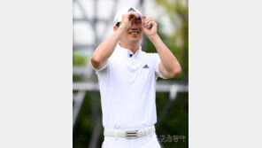 홀인원 증명서와 유상철 감독, 스위치골퍼 이승엽 홍보위원, 이글퍼트와 선동열 감독…휴온스 프로암의 숨겨진 얘기들