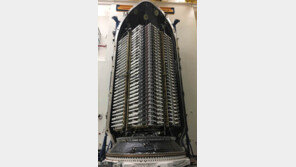 일론 머스크, 우주에 쏘아 올릴 인터넷 위성 60기 공개