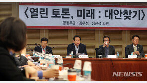 김무성 “文대통령 임기 끝 불행할 것…한국당 총선 위해 단결하자”