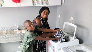 LG전자, 나이지리아 빈민가에 무료 세탁방 마련