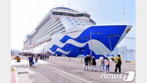 축구장 3개 길이 초대형 크루즈, 여수신항에 닻 내려