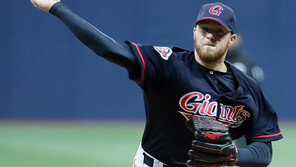 롯데 톰슨 완봉쇼·이대호 연타석 홈런…한화, 키움 제압