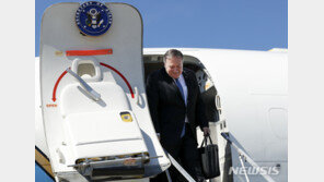 美폼페이오, ‘소치’ 도착…“러시아와 함께 갈 길 모색”