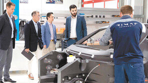 정의선, 고성능 전기車 승부… 동유럽 슈퍼카 업체 1000억 베팅