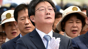 유승민 “文대통령 달나라 사람인가…잘못된 길 우기지 마라”