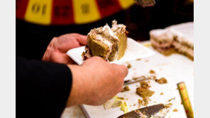 결혼식 축의금 5000원 내고 뷔페음식 10통 싸갔다고?