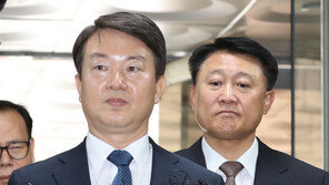 강신명 구속·이철성 기각…전직 경찰청장 엇갈린 운명