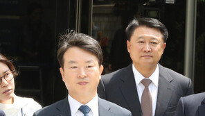 강신명 前경찰청장 구속… 이철성 등 3명은 기각 