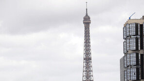 프랑스 에펠탑 탄생 130주년, 야간 레이저 쇼 펼쳐