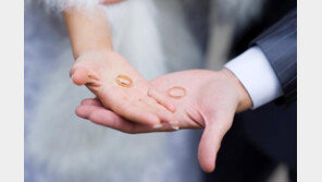 미혼남녀 10명 중 8명 “○○연애 하고 싶어” 