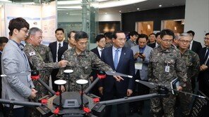 육군, 군사용 드론 시연…감시·정찰 뿐 아니라 수송까지