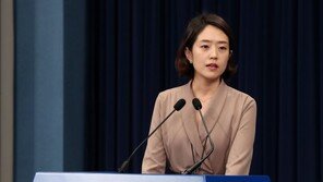 문무일 ‘국회 수사권 조정안 우려’ 거듭 반발에도… 靑 “입장 없다”