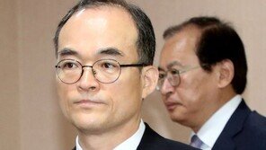 문무일 검찰총장 ‘기자회견’에 여권 공식 대응 없는 이유는…