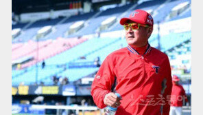 KIA 김기태 감독, 성적 부진에 자진 사퇴…박흥식 감독 대행 체제