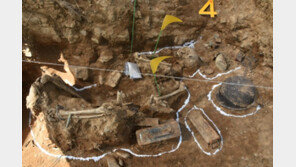 軍 “DMZ 화살머리 고지서 국군전사자 추정 완전유해 1구 첫 발굴”