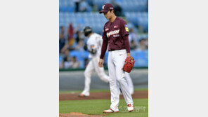 ‘시즌 최소 이닝’ 안우진, 2.1이닝 9실점 조기강판