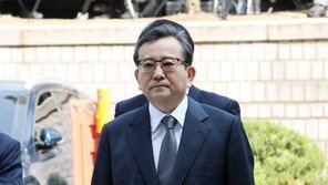 김학의 6년만에 구속…“범죄혐의 소명·도망 염려”