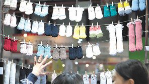 “앙증맞은 아기양말 다 모였네”