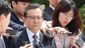 김학의, 검찰총장 후보자서 6년만에 구속 피의자 ‘불명예’