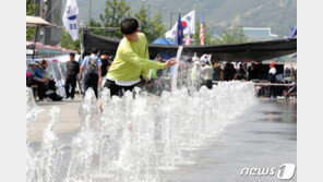 [날씨]17일 한낮  최고 30도 더위 계속…제주 100~200mm 비