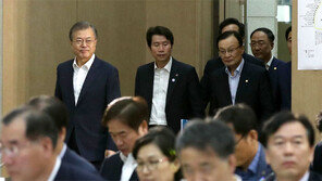 文대통령 “직장인 소득과 삶의 질 분명히 개선”