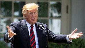 트럼프, ‘능력 우선’ 이민정책 발표…숙련된 직업인 우대