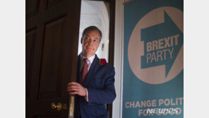 英유명사업가, ‘극우’ 정치인 패라지에 6억원 이상 후원