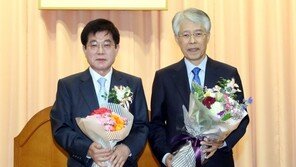 文대통령, 서기석·조용호 퇴임 헌법재판관에 청조근정훈장 수여