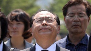 오거돈, 노무현 전 대통령 서거10주기 맞아 봉하마을 참배