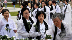 여야4당 5.18 전야제 참석…한국당은 ‘文 STOP’ 규탄 집회