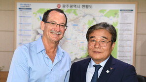 푸른 눈의 목격자 “5·18은 민주주의의 큰 움직임”