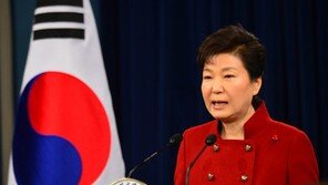 역술인 ‘점괘’ 보고 받은 이명박·박근혜 청와대…어떤 내용이?