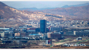 정부 “개성공단 기업인 방북 승인”…폐쇄 후 처음