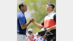 첫날 9타차, 난코스서 난적 압도… 켑카 7언더 화려한 출발