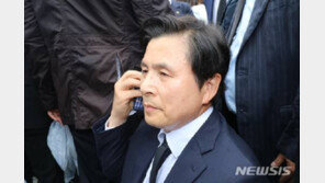 황교안 “정치적 계산 주장 안타까워”…반발 속 5·18 기념식 참석