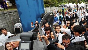 황교안 5·18 기념식장 참석…시민들 격렬 항의 ‘아수라장’