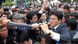 5·18 39주년 기념식 열린 민주묘지서 시민 7명 부상