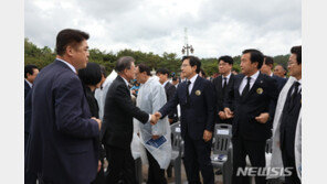 민경욱 “김정숙 여사, 황교안과 악수 안해”…靑 “시간적 여유 없어서”