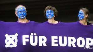 유럽의회 선거 앞두고 ‘민족주의·극우’ 반대 시위 열려