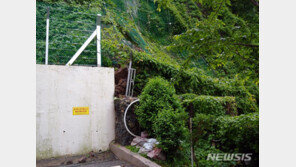 뒷산 흙·돌 쓸려내려와…부산 아파트 주민 6명 긴급 대피