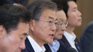 기재부 “국가채무, GDP의 40%로 관리”…文 “근거 무엇인가”