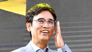 박지원 “유시민, 정계 복귀할 것…대선 후보로 발언 진전”