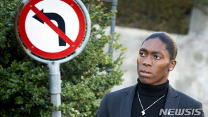 육상 800m 최강 세메냐, 3000m로…호르몬이 남성급