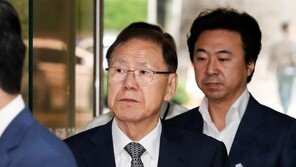 김백준, 휠체어 타고 본인 재판 출석…‘MB 재판 출석’ 질문엔 