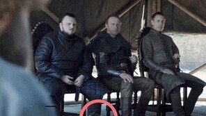 커피컵 이어 물병까지…허점 노출한 ‘왕좌의 게임’