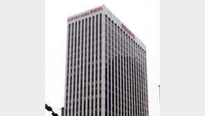 [비즈 프리즘] 매각 지연 우려…‘MBK-우리 컨소시엄’으로 교체