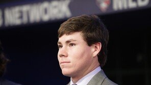 MLB 유망주 투수의 이례적인 선택…일본 소프트뱅크행