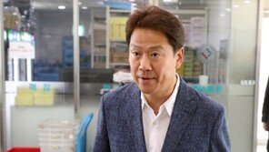 ‘유시민 모친상’, 박용만·임종석·최승호·문성근·김제동… 조문행렬
